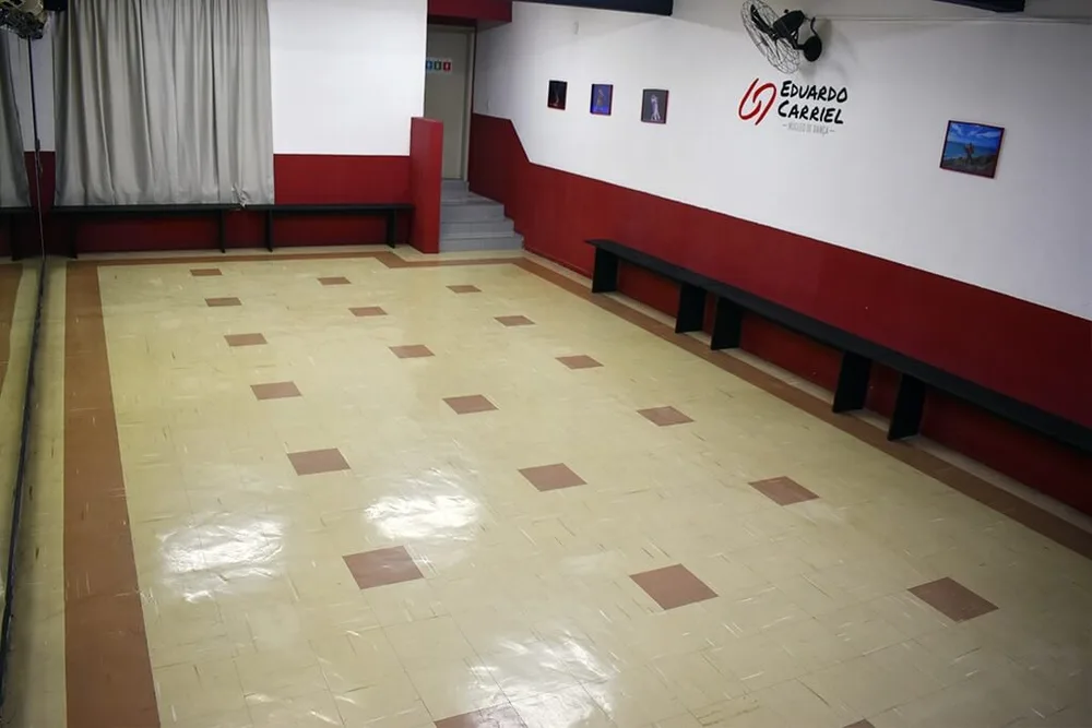 Sala de dança ampla do NDEC